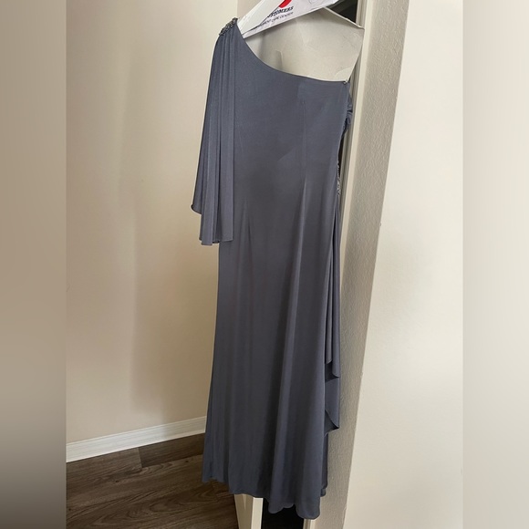 Long formal one shoulder gown - Picture 2 of 5